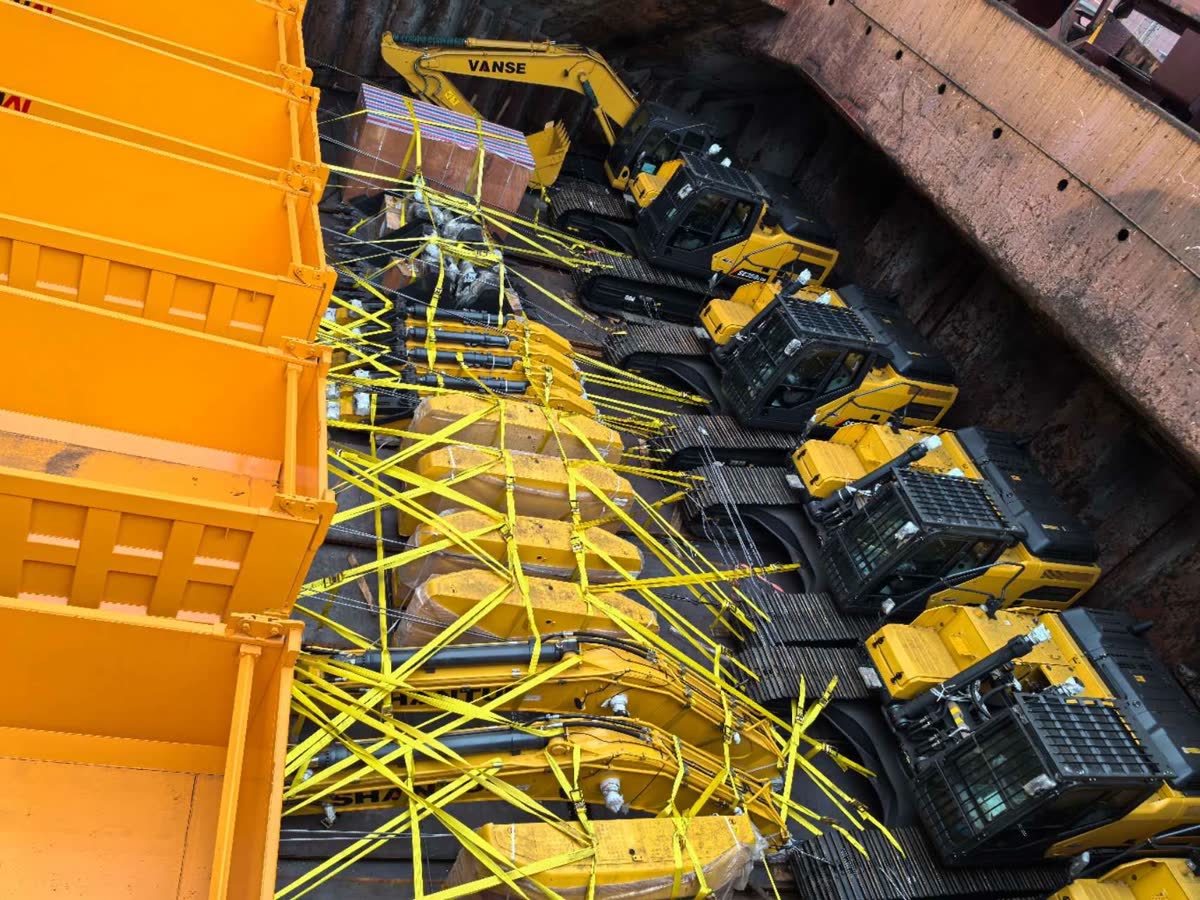 Excavators lashed with lashing straps inside a vessel hold